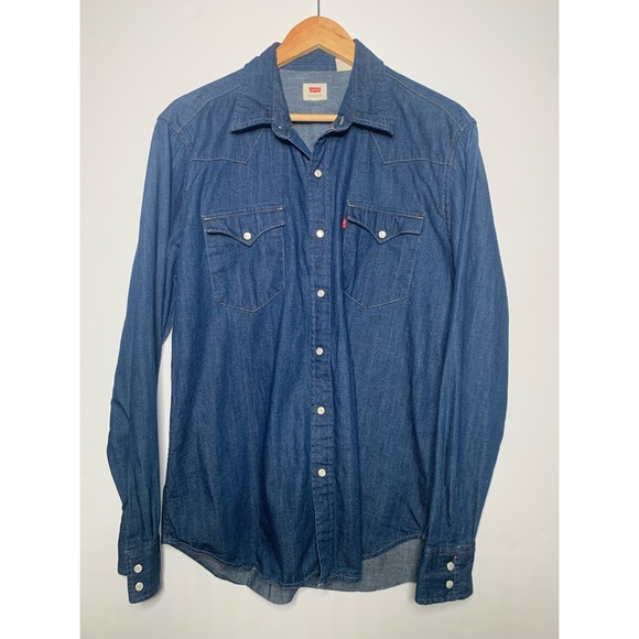 Levi’s Classic Denim Button Down Shirt - LARGE - Picture 2 of 6